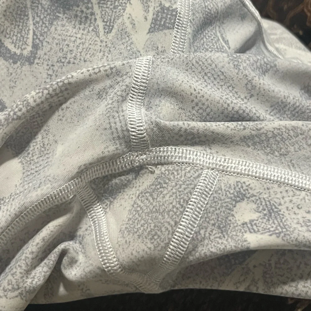 🍋LIKE NEW Lululemon Breezy Dot Tight *25" - Jasmine White Multi/White - Sz 6 - Picture 7 of 15